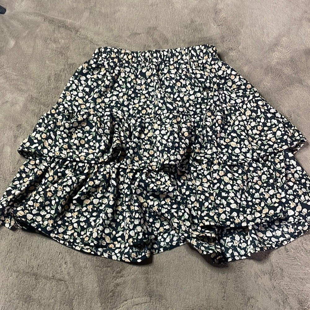 Super cute ruffled skirt